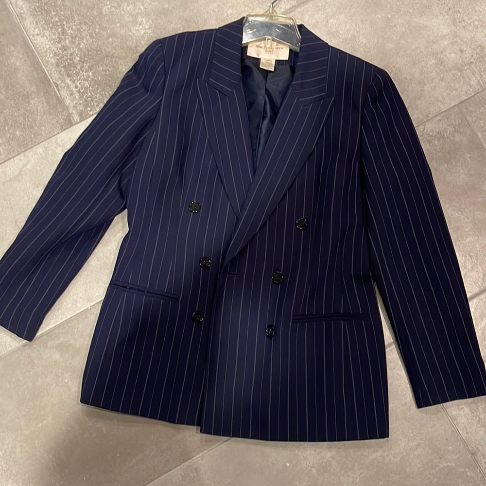 Jones New York Navy Blue Pinstriped Blazer size 8P
